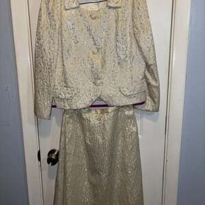 Vintage 1960s Jr. Theme New York Gold Floral Brocade 2-Piece Skirt Suit